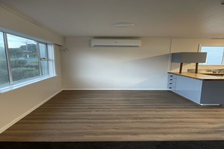 Photo of property in 44 Redwood Avenue, Tawa, Wellington, 5028