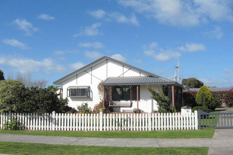 Photo of property in 10 Barbara Grove, Papamoa Beach, Papamoa, 3118