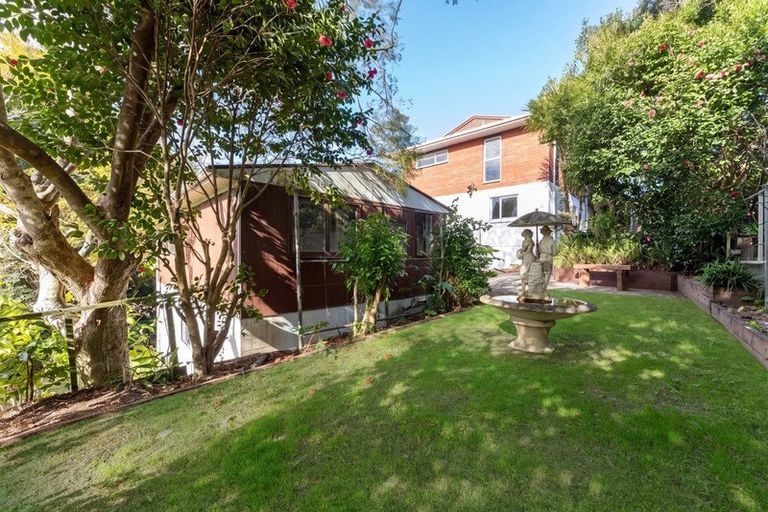 Photo of property in 8 Mcdowell Crescent, Hillcrest, Auckland, 0627