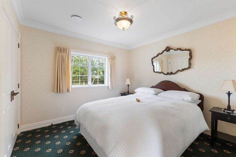 Photo of property in 424 Mangorei Road, Highlands Park, New Plymouth, 4312