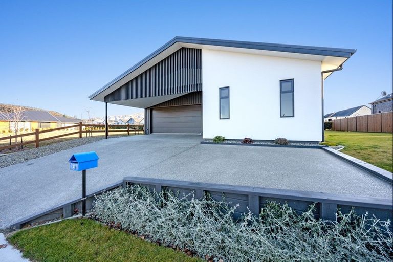 Photo of property in 37 Pounamu Avenue, Albert Town, Wanaka, 9305