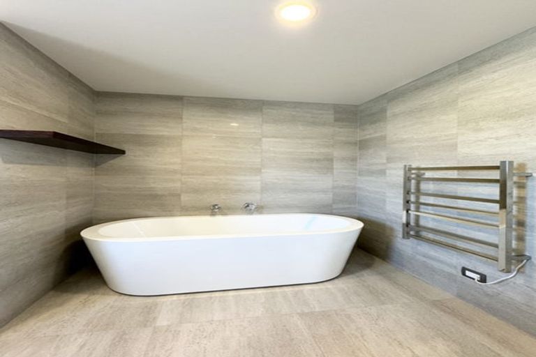 Photo of property in 8 Mural Place, Greenhithe, Auckland, 0632