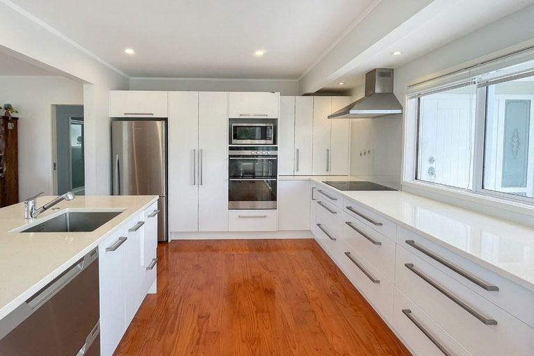 Photo of property in 51 Tiri Road, Manly, Whangaparaoa, 0930