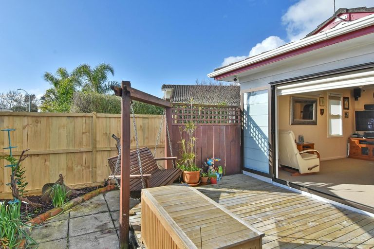 Photo of property in 83 St Annes Crescent, Wattle Downs, Auckland, 2103