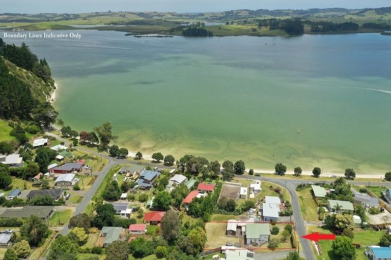 Photo of property in 6 Oxford Street, Whakapirau, Maungaturoto, 0583