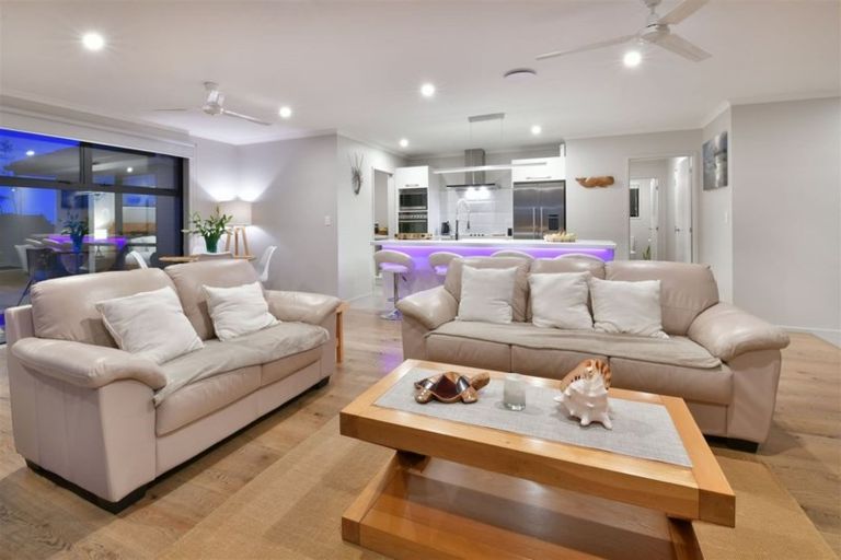 Photo of property in 32 Woodridge Drive, Stanmore Bay, Whangaparaoa, 0932