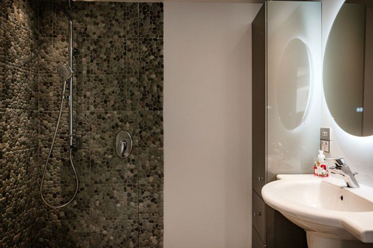 Photo of property in 1/60 Milford Road, Milford, Auckland, 0620