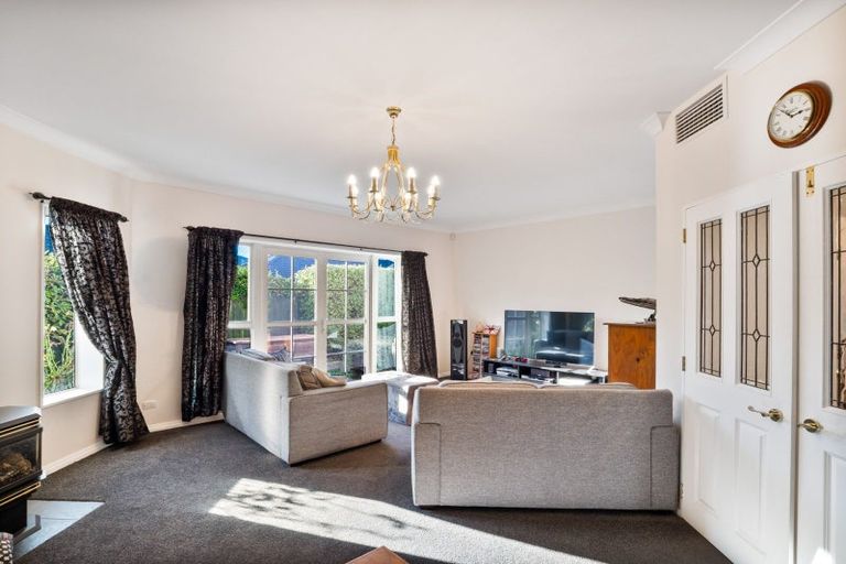 Photo of property in 15 Sutton Place, Dallington, Christchurch, 8061