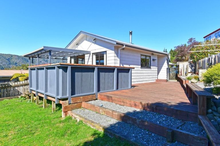Photo of property in 3 Fenchurch Grove, Stokes Valley, Lower Hutt, 5019