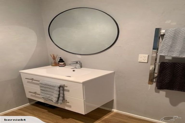 Photo of property in 2/19 Onslow Road, Khandallah, Wellington, 6035