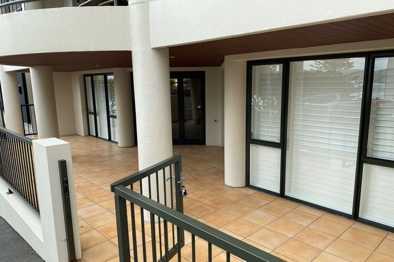 Photo of property in 13/22 Oriental Terrace, Oriental Bay, Wellington, 6011