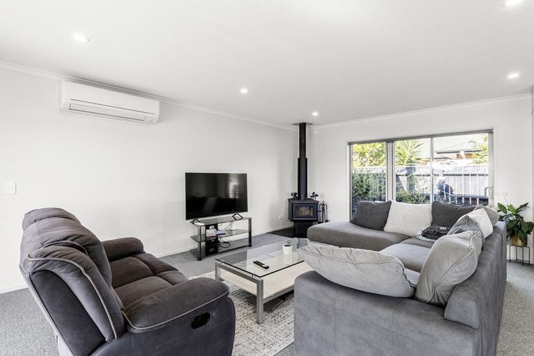 Photo of property in 17 Redwood Crescent, Hurdon, New Plymouth, 4310