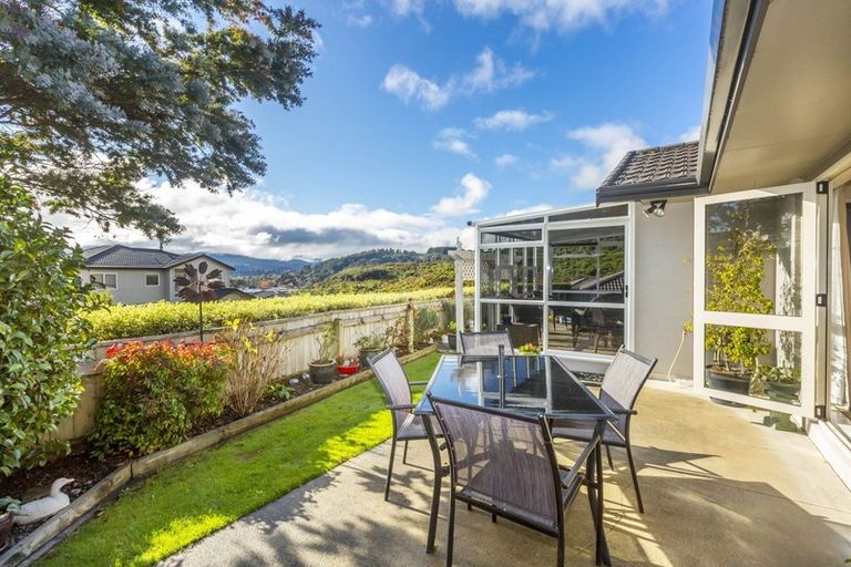 Photo of property in 48 King Charles Drive, Kingsley Heights, Upper Hutt, 5018