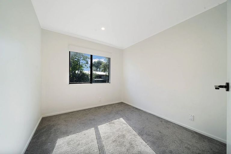 Photo of property in 1/134 Mcleod Road, Te Atatu South, Auckland, 0610