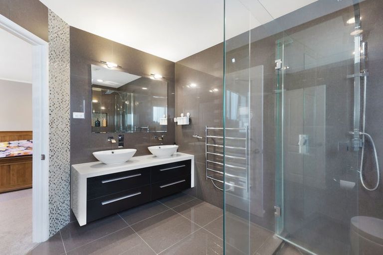 Photo of property in 1/60 Penzance Road, Mairangi Bay, Auckland, 0630