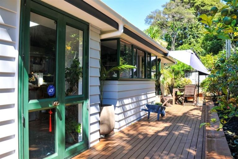 Photo of property in 36 Emlyn Place, Torbay, Auckland, 0630