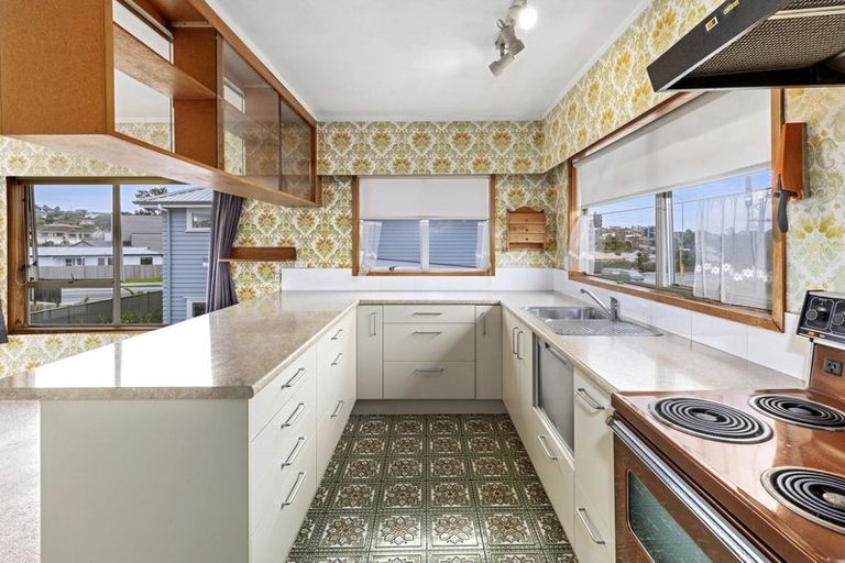 Photo of property in 63 Red Beach Road, Red Beach, 0932