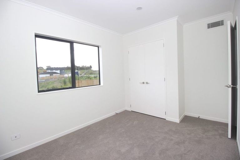 Photo of property in 17 Tautoru Avenue, Orewa, 0931