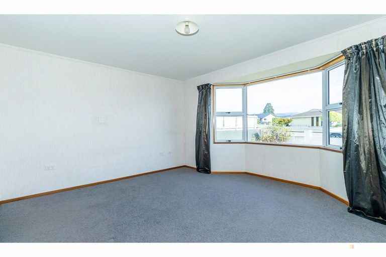 Photo of property in 19 Timaru Road, Waimate, 7924