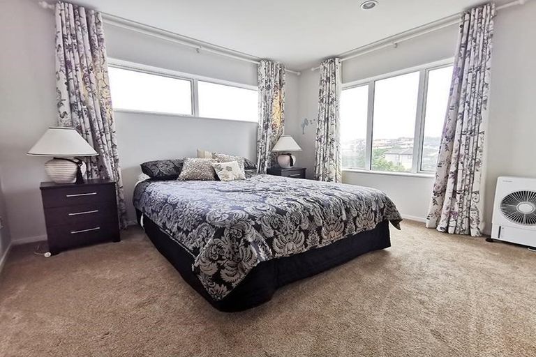 Photo of property in 12 Mural Place, Greenhithe, Auckland, 0632