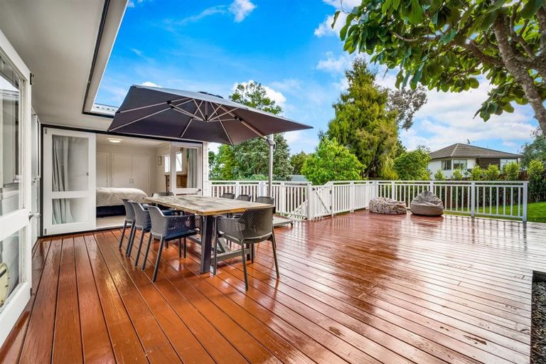 Photo of property in 70 Blakeborough Drive, Forrest Hill, Auckland, 0620