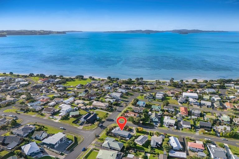 Photo of property in 1 Hinemoa Place, Snells Beach, 0920