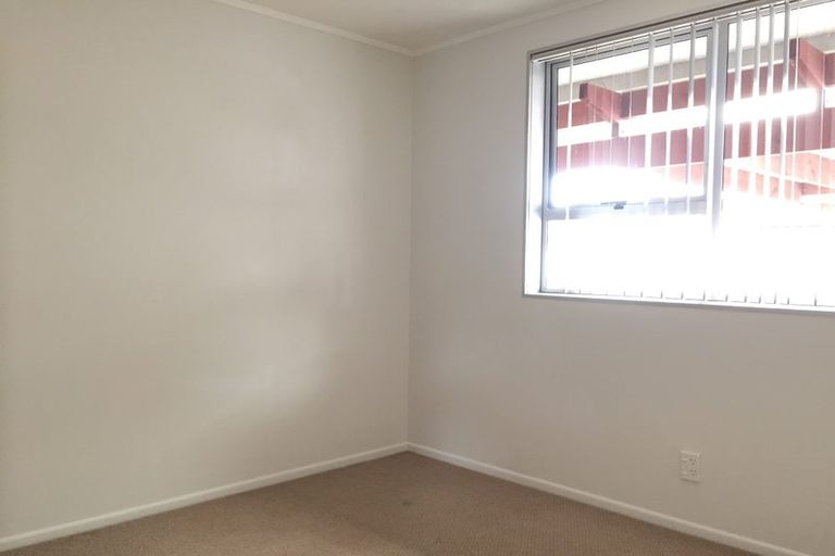 Photo of property in 2 Frank Evans Place, Henderson, Auckland, 0610