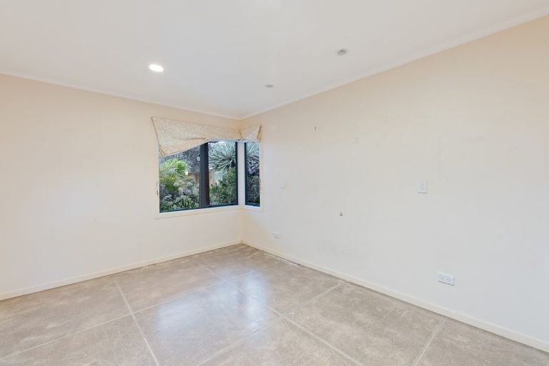 Photo of property in 1 Maghera Drive, East Tamaki, Auckland, 2016