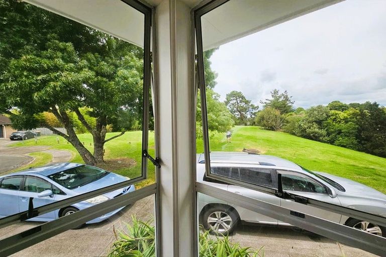 Photo of property in 15 Pixie Place, Pakuranga Heights, Auckland, 2010