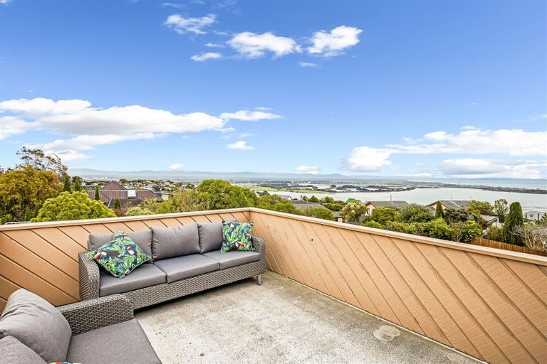 Photo of property in 5 Drayton Drive, Mount Pleasant, Christchurch, 8081