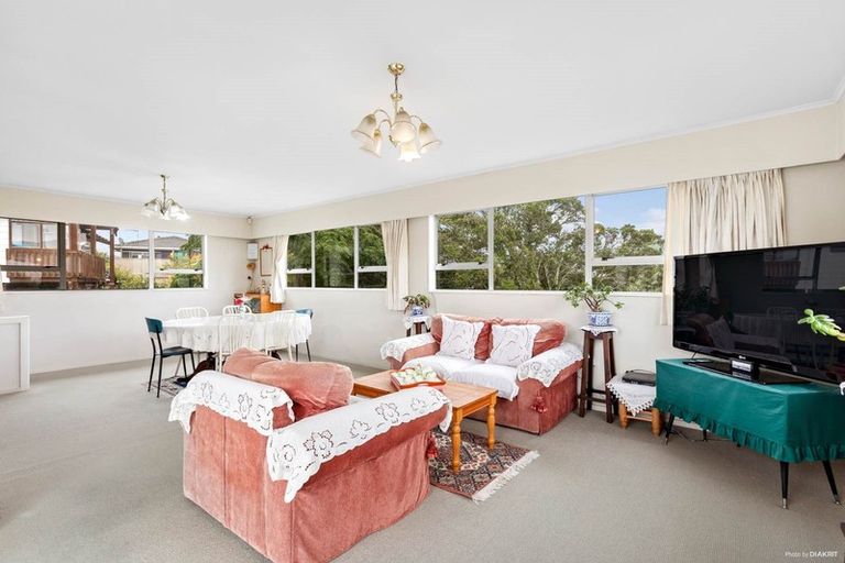 Photo of property in 142 Mokoia Road, Chatswood, Auckland, 0626