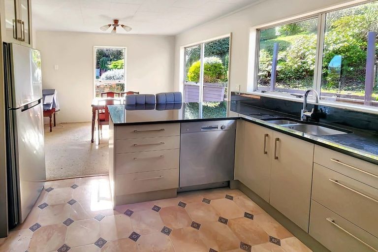 Photo of property in 56 Colchester Crescent, Newlands, Wellington, 6037