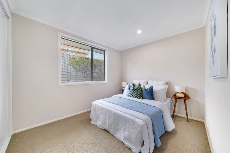 Photo of property in 24 Mt Lebanon Crescent, The Gardens, Auckland, 2105