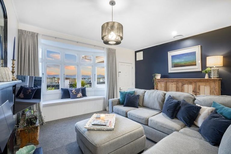 Photo of property in 7 Marine Parade, Eastbourne, Lower Hutt, 5013