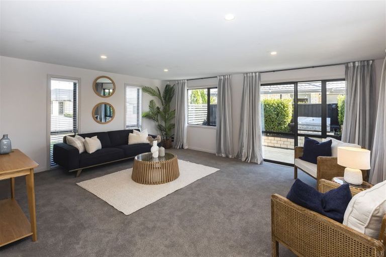 Photo of property in 32 Sequoia Way, Rangiora, 7400