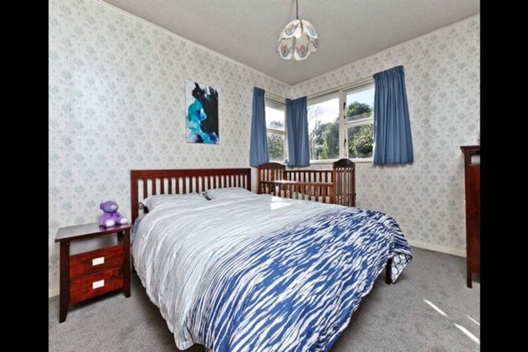 Photo of property in 1/28 Sequoia Place, Sunnynook, Auckland, 0620