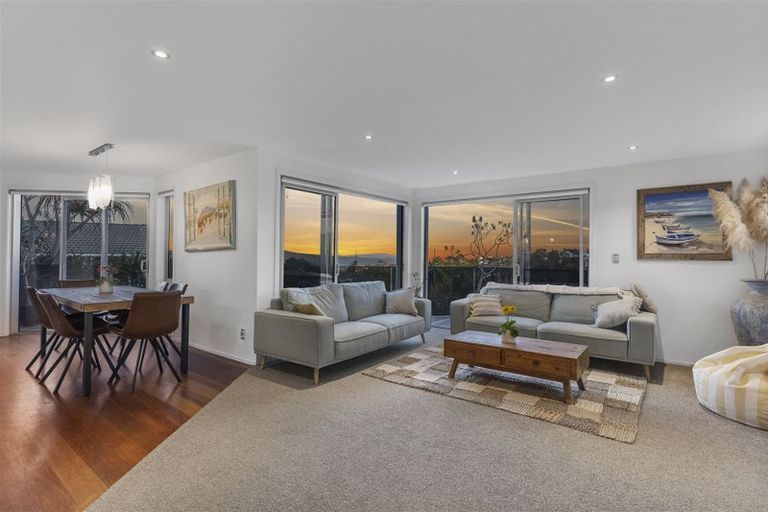 Photo of property in 29a Peter Terrace, Castor Bay, Auckland, 0620