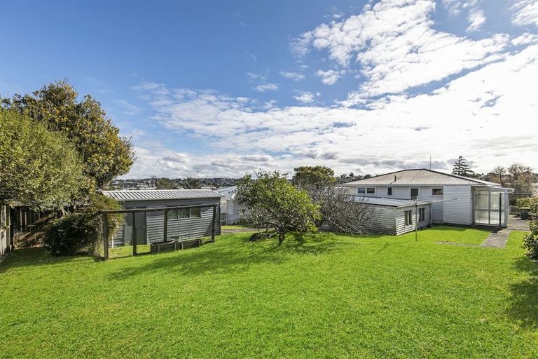 Photo of property in 10 Pax Avenue, Forrest Hill, Auckland, 0620