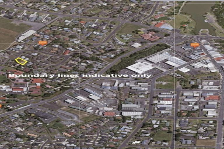 Photo of property in 16 Churchill Terrace, Waiuku, 2123