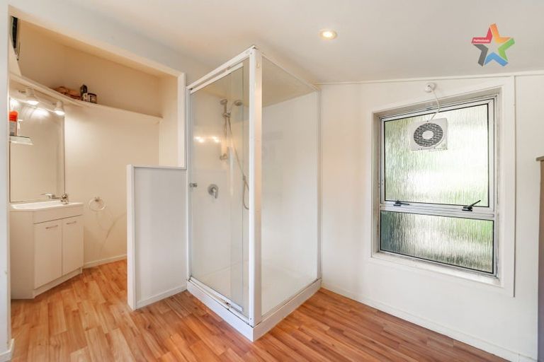 Photo of property in 10 Crawford Grove, Naenae, Lower Hutt, 5011