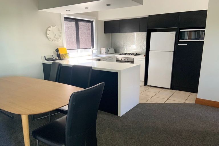 Photo of property in 100 Somerfield Street, Somerfield, Christchurch, 8024