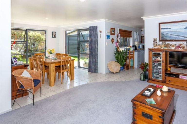 Photo of property in 220b Ocean Road, Whangamata, 3620