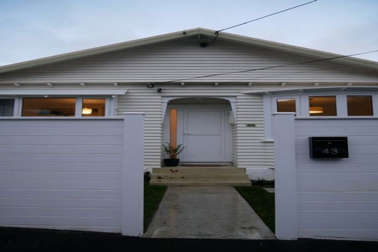 Photo of property in 43 Mills Road, Brooklyn, Wellington, 6021