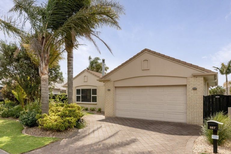Photo of property in 587 Grenada Street, Papamoa Beach, Papamoa, 3118