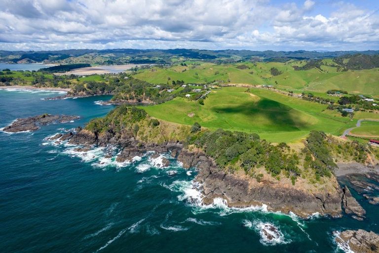 Photo of property in 118 Rockell Road, Whananaki, Hikurangi, 0181