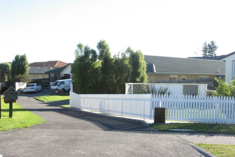 Photo of property in 1/12 Rhine Place, Weymouth, Auckland, 2103