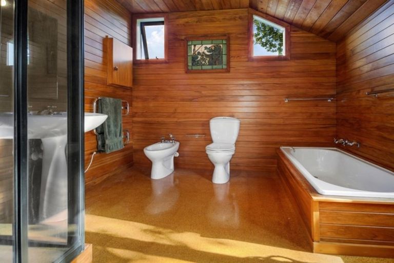 Photo of property in Lowry Cottage, 425 Fergusson Drive, Heretaunga, Upper Hutt, 5018