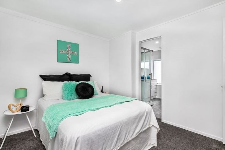 Photo of property in 2/1 Roys Road, Weymouth, Auckland, 2103
