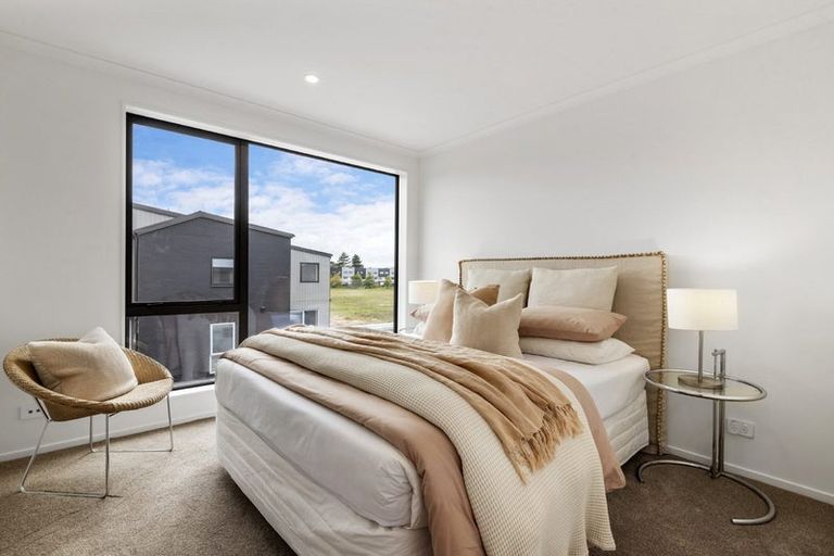 Photo of property in 22 Rauawa Lane, Hobsonville, 0616