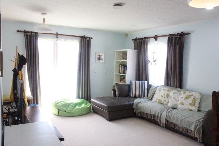 Photo of property in 2/63 Walworth Avenue, Pakuranga Heights, Auckland, 2010